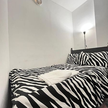 Tanih'S Lodging Apartman Abu Dzabi Kültér fotó